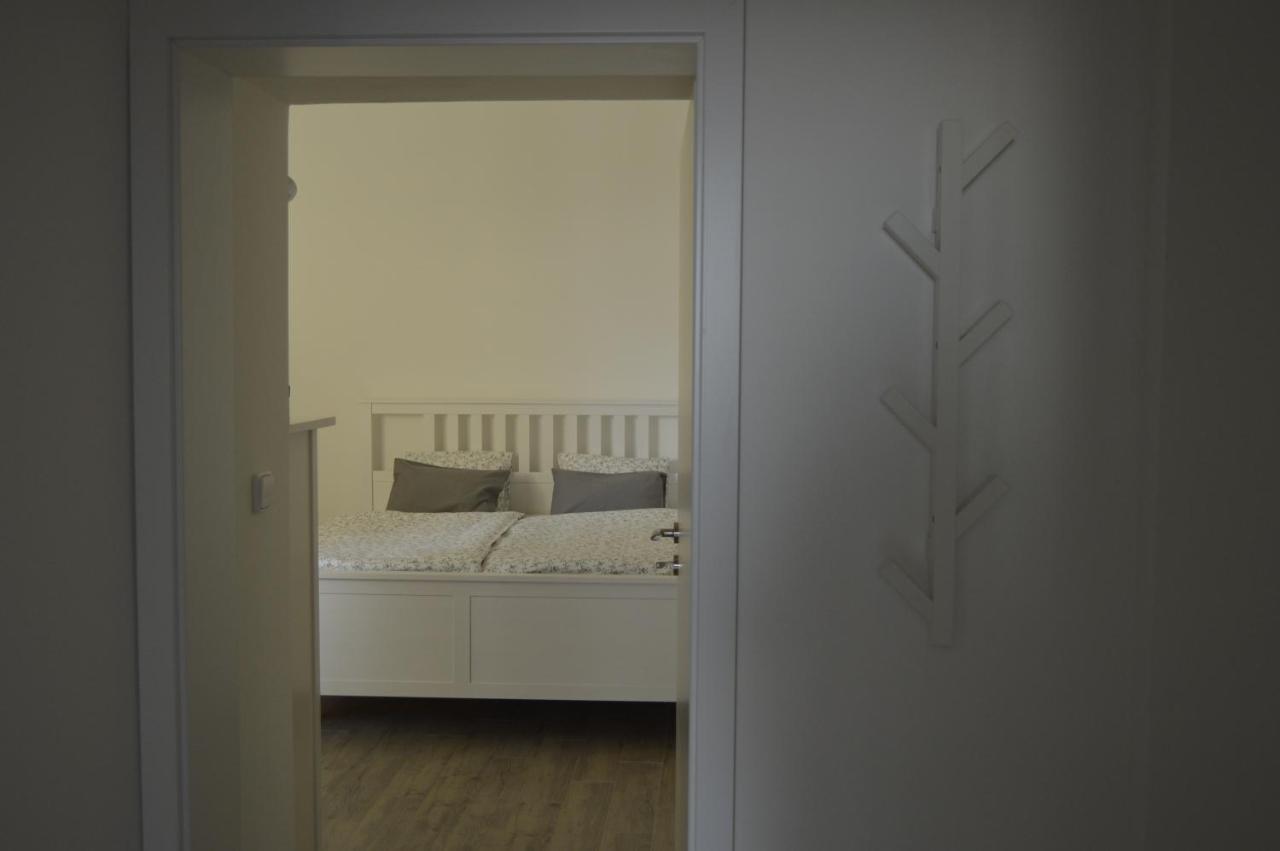 Pod Bilou Vezi Apartment Straznice Exterior photo